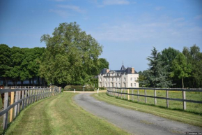 Гостиница Hotel Haras De La Potardiere  Кромьер